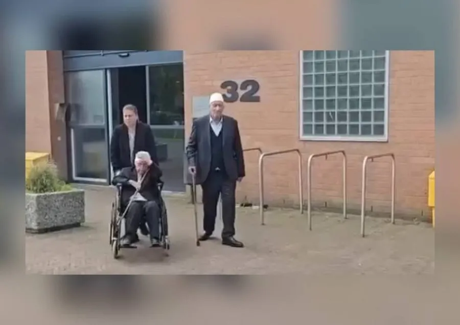 Babai i Hashim Thaçit: E kanë vendin në Kosovë, jo këtu!