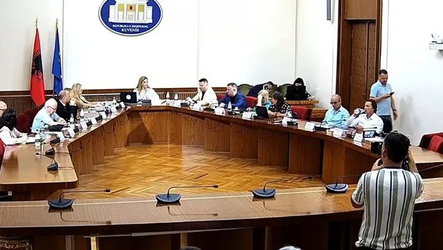 Komisioni për Shëndetësinë miraton planin e vizitave: Dy javë vëzhgim në spitale