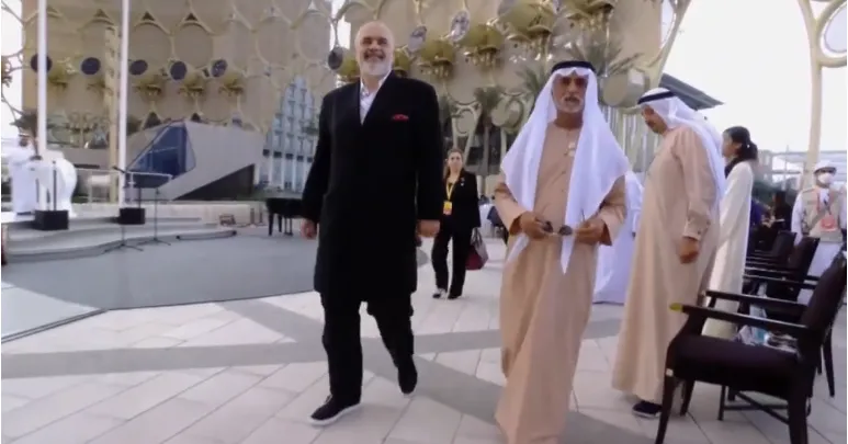 PS  formon  degën  me të re  në Dubai