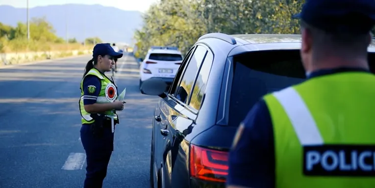 Policia vë 28 mijë gjoba këtë javë, 34 shoferë u arrestuan!