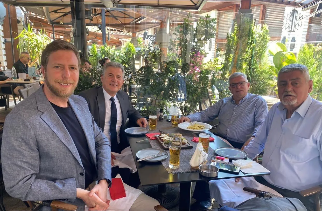 Dashamir Shehi  bashkohet me “Lëvizjen e Legalitetit”, ndahet nga Berisha e Basha: S’e kanë vrarë mendjen fare për hallet e qytetarëve!