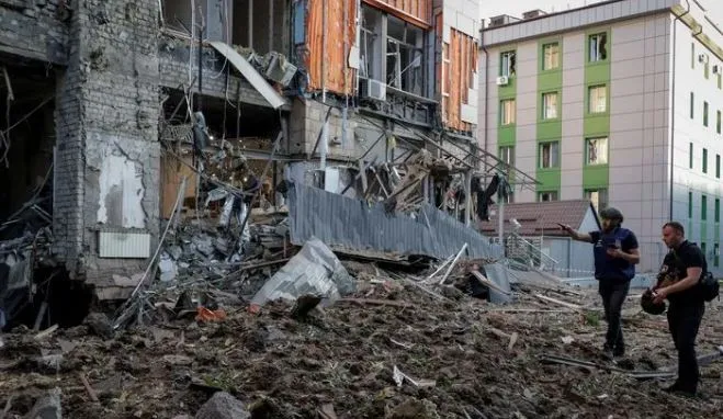 Sulmi rus  me 12 viktima në qendrën tregtare në Kharkiv, Ukraina: Është terrorizëm