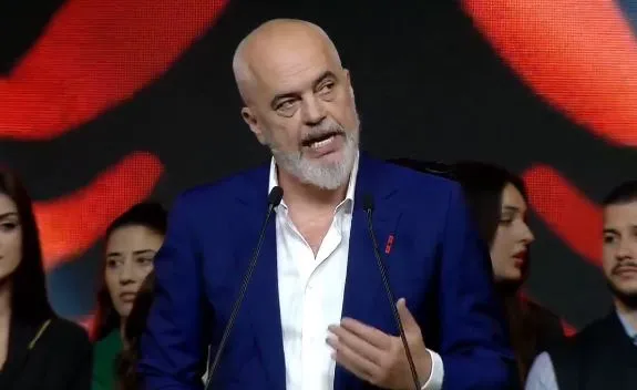 Rama sulme opozitës nga Milano: Gënjeshtër nga gojët e pista
