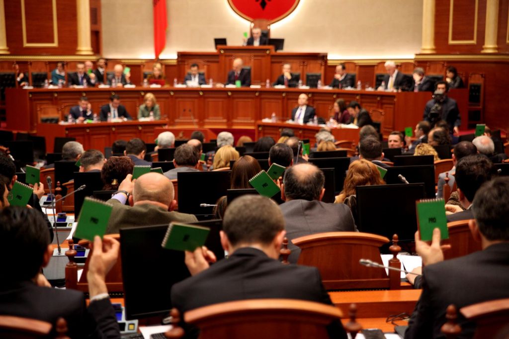 Ushtria izrealite masakron civilët në Rafah, Hamasi sulmon SHBA: Joe Biden është përgjegjësi kryesor