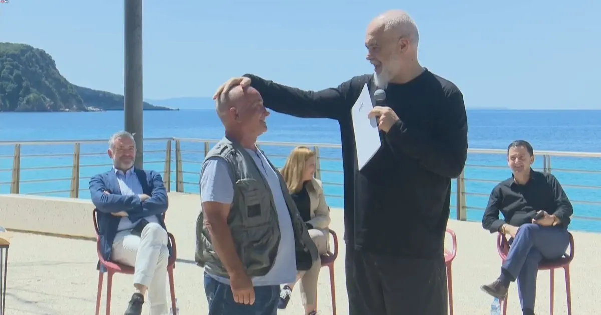 Teatri i Edi Ramës me pronat e grekëve etnikë