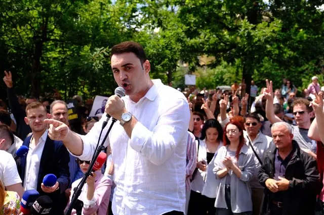 Këlliçi, thirrje Dumanit: Arresto hajdutin Erion Veliaj!