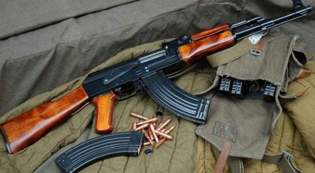 Tiranë/ 53-vjeçari  tenton të vetëvritet me kallashnikov