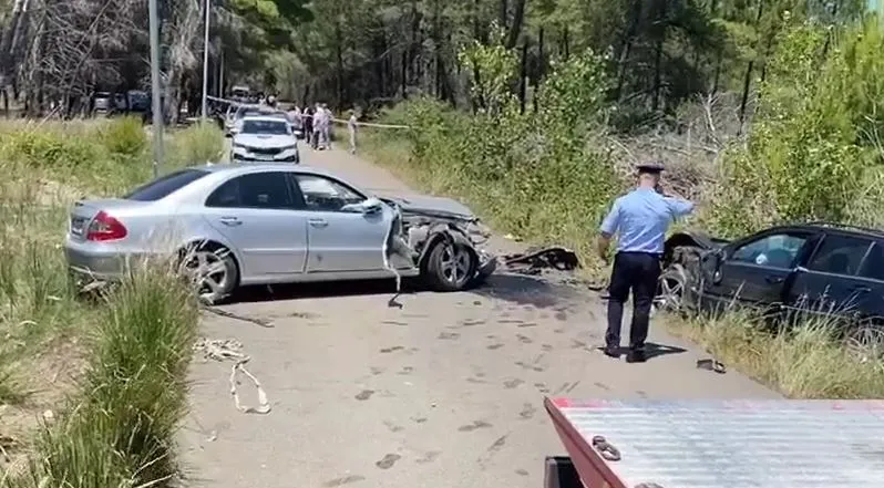 Vlorë/ Përplasen kokë më kokë mjetet ku udhëtonin maturantët