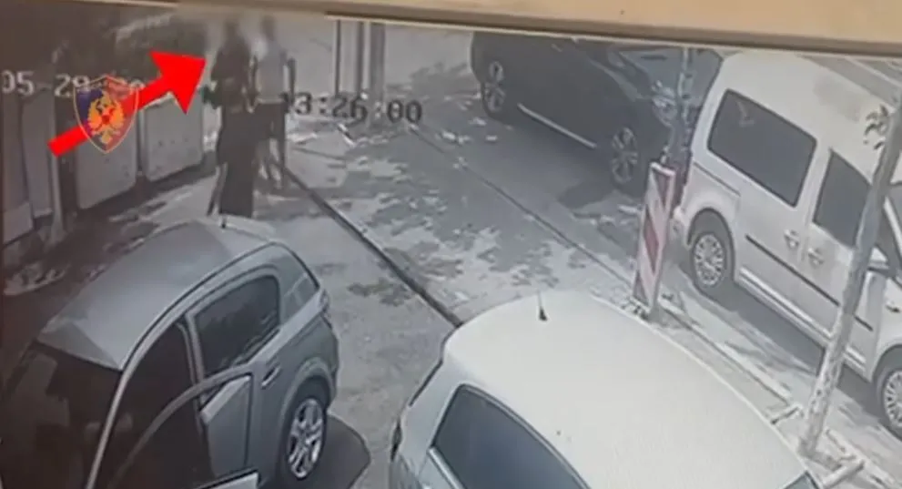 Durrës/ Kërcënuan me armë fqinjin e tyre që ishte kthyer nga emigrimi , arrestohet një prej vëllezërve, tjetri në kërkim