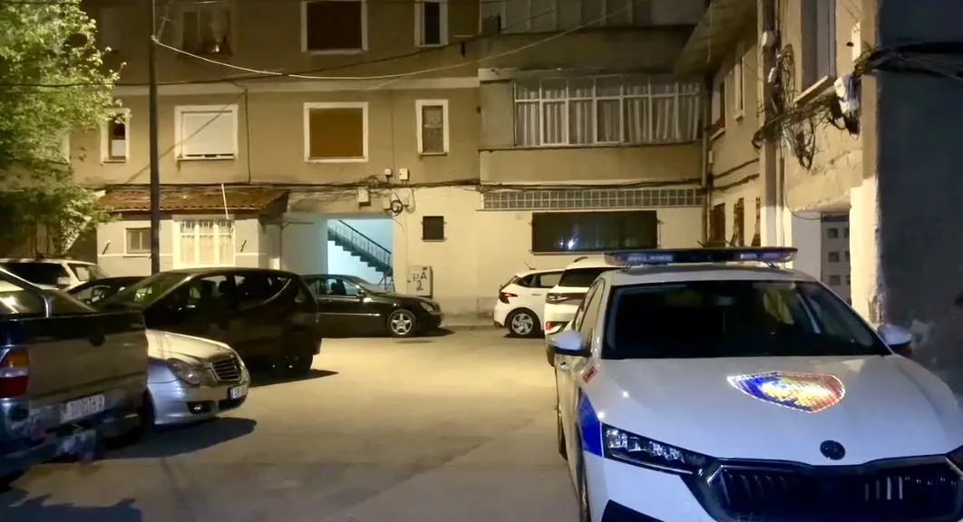 U gjend i plagosur pranë hotelit të tij, zbardhet ngjarja në Himarë: Biznesmeni i dehur ra nga…