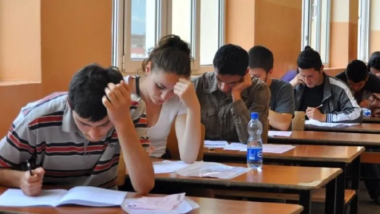 Provimet maturës/ 28 mijë maturantë do t’u drejtohen qendrave të provimit për të testuar dijet në tri lëndë me detyrim, anglisht, gjuhë shqipe e letërsi dhe matematikë