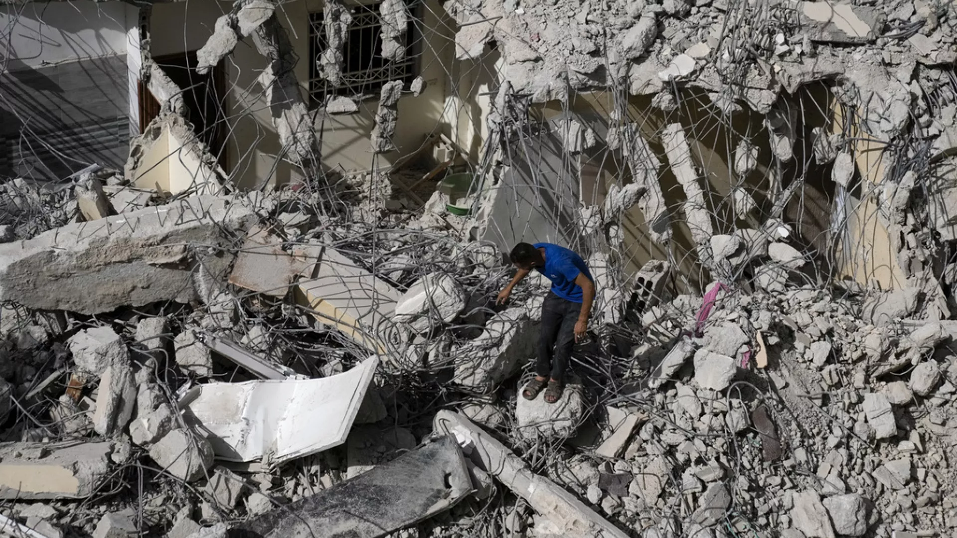 Biden  prezanton  një plan trefazor që synon t’i japë fund luftës në Gaza