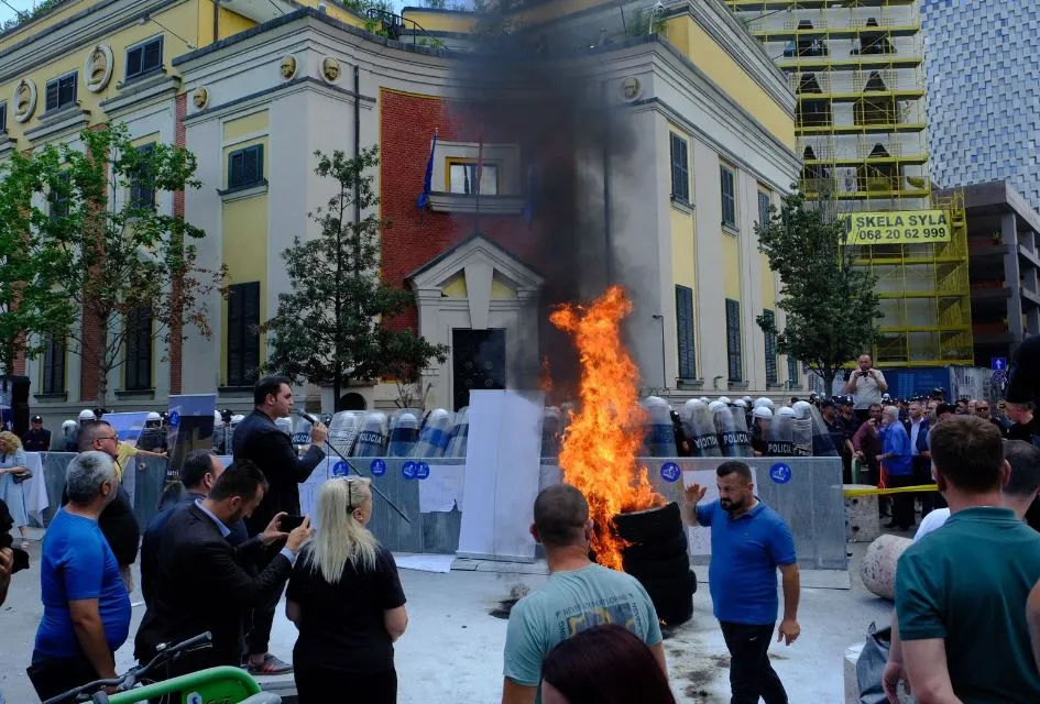 Balliu i bën thirrje policisë: Çdo arrestim do shikohet si provokim ndaj opozitës