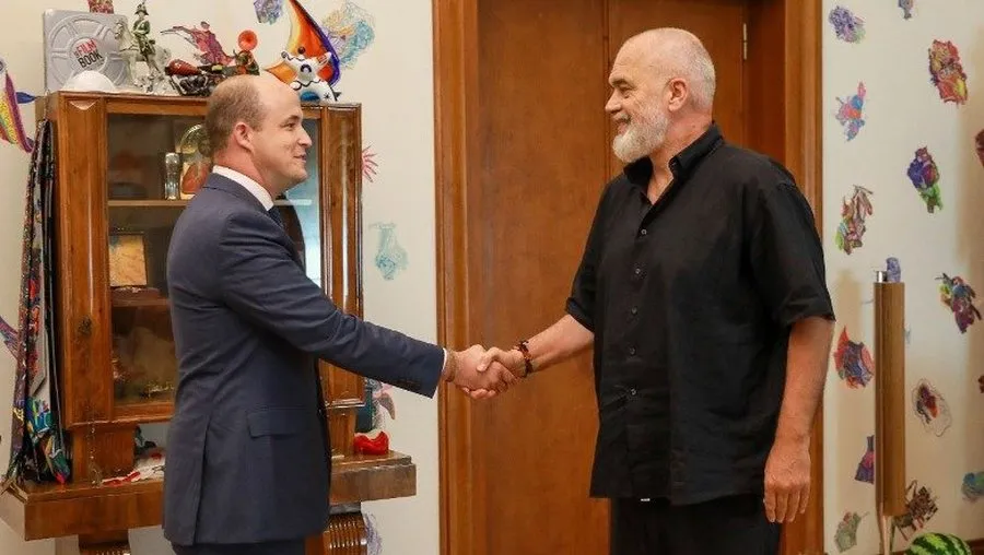 I ngarkuari me punë i SHBA, David Wisner  kritika të forta qeverisë:  duhet stabilitet, parashikueshmëri, luftë kundër korrupsionit, angazhim dhe përkushtim ndaj tij…