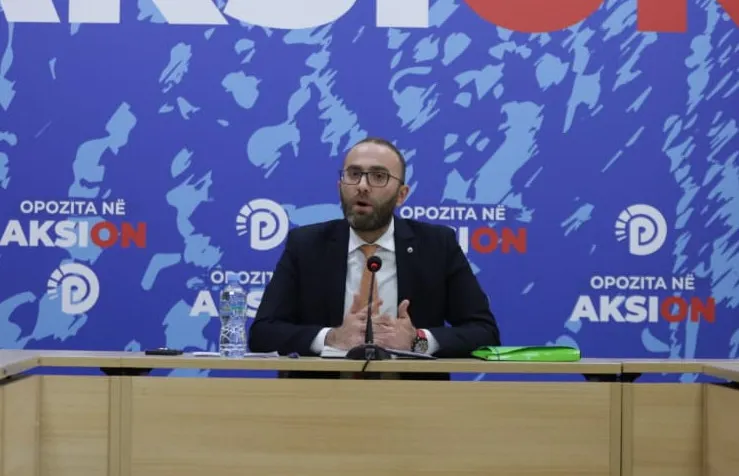 Gazment Bardhi  takim me deputetët për protestën para Kuvendit: Angazhim maksimal!