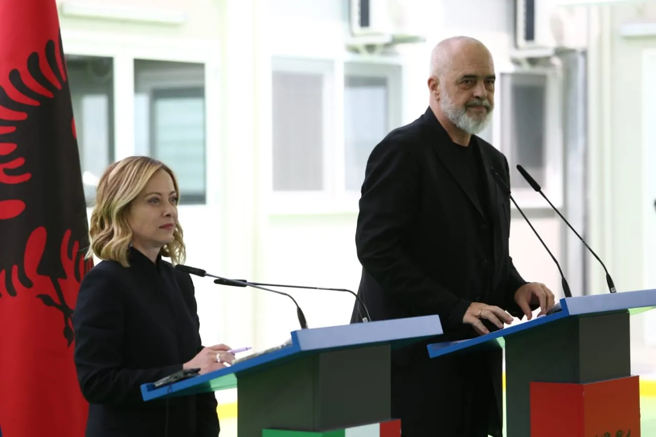 Meloni sqaron  “baltën” e hedhur: Janë qëndrime armiqësore ndaj qeverisë italiane!