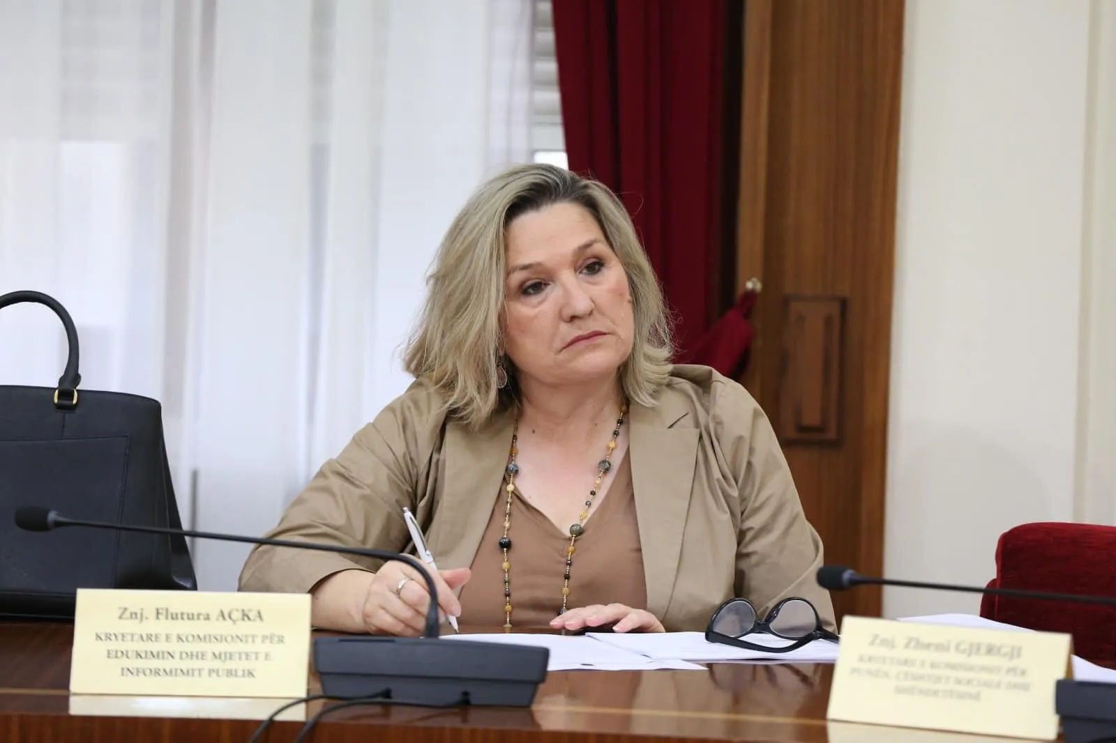 Flutura Açka flet Komisioni për Dezinformim pritet të kalojë në Parlament  : SPAK, por të ngrejnë lak! Demokracia në rrezik