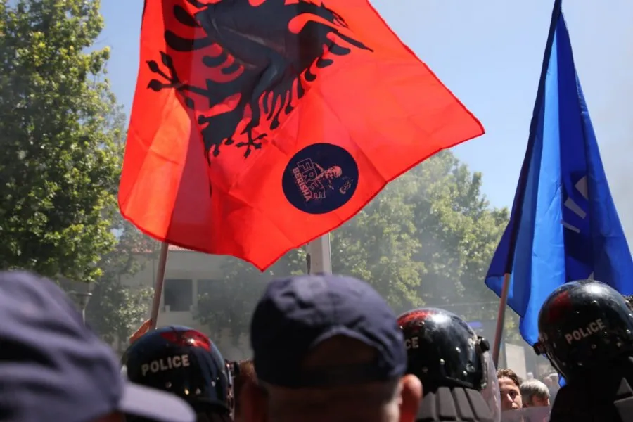 Mbyllet protesta para Kuvendit , të hënën e 10 qershorit përpara bashkisë