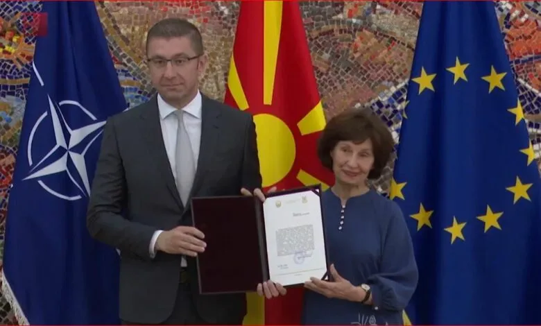 Kreu i VMRO-DPMNE-së,  Mickoski merr mandatin për qeverinë e re