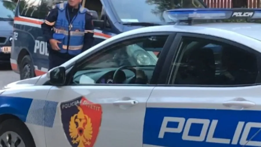 Tiranë/ Dhunoi me 3 të tjerë punonjësin e kioskës, arrestohet 19-vjeçari