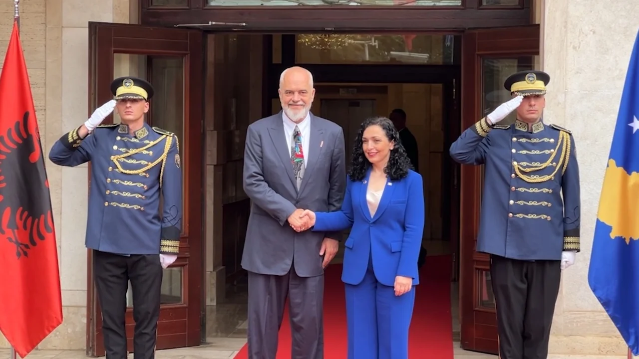 Kryeministri Rama viziton Kosovën për 25-vjetorin e çlirimit