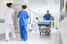 Vendimi/ Sa do të rriten pagat për 20 mijë mjekë e infermierë duke nisur nga korriku