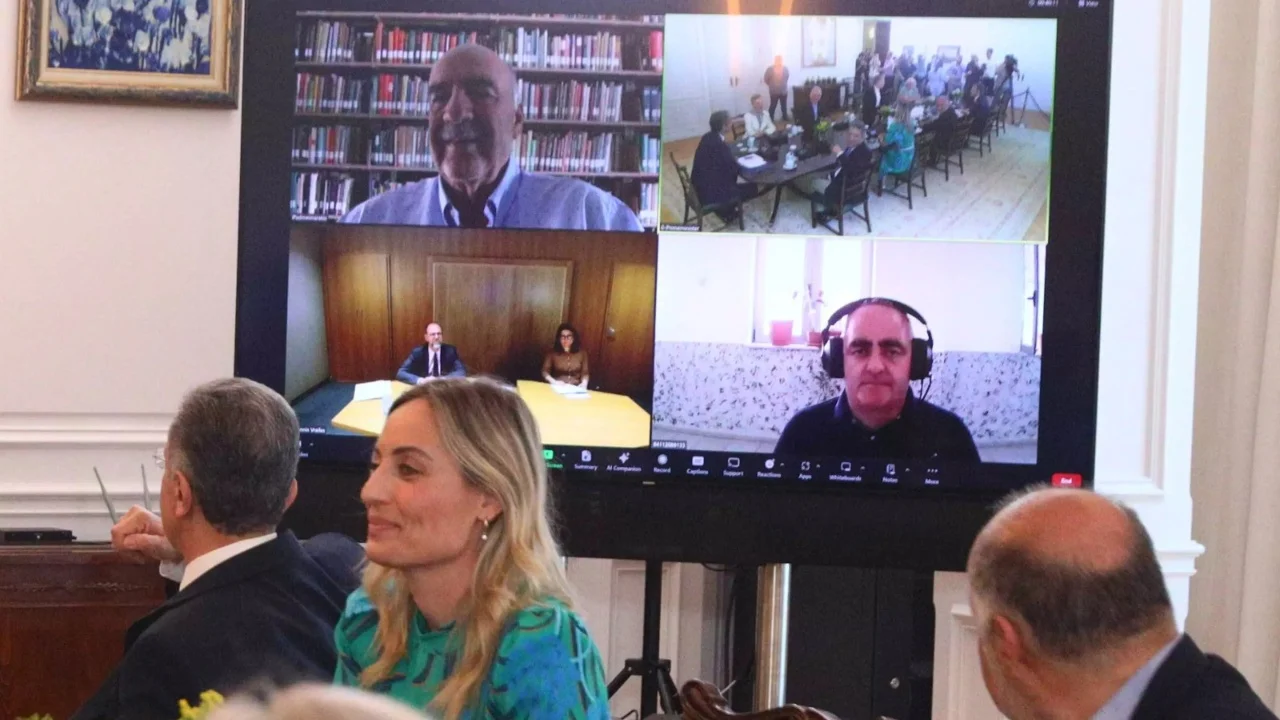 Mitsotaqis mbledhje me eurodeputetët fitues, Fredi Beleri del live nga burgu i Fierit