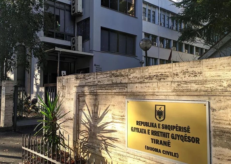 Gjykata e Tiranës  liron   kritikun e Putinit