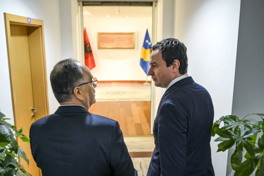 Albin Kurti pret presidentin Begaj në zyrën e tij, refuzoi Ramën