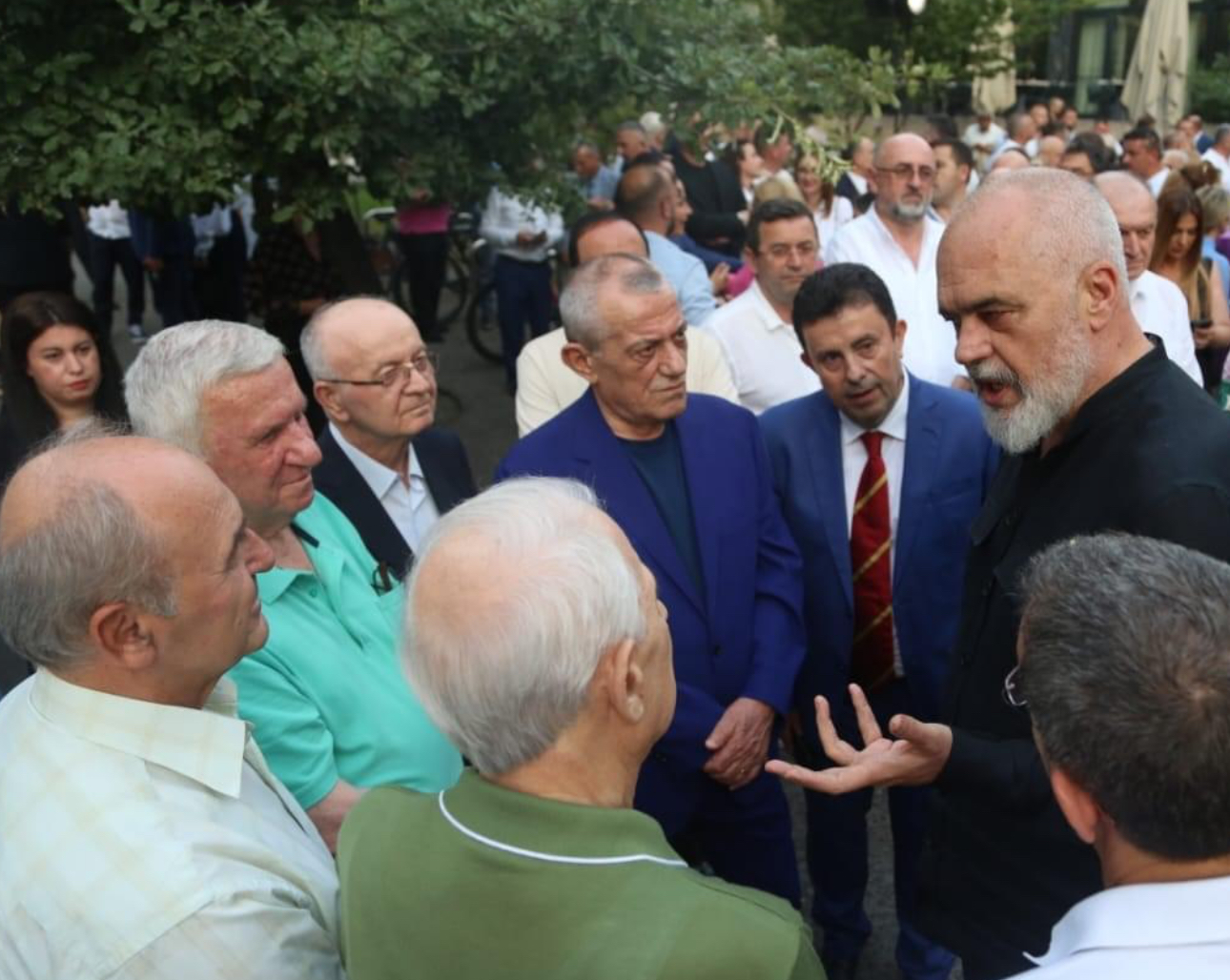 FOTOT nga festa e 33-vjetorit të PS, Rama pozon i buzëqeshur krah socialistëve