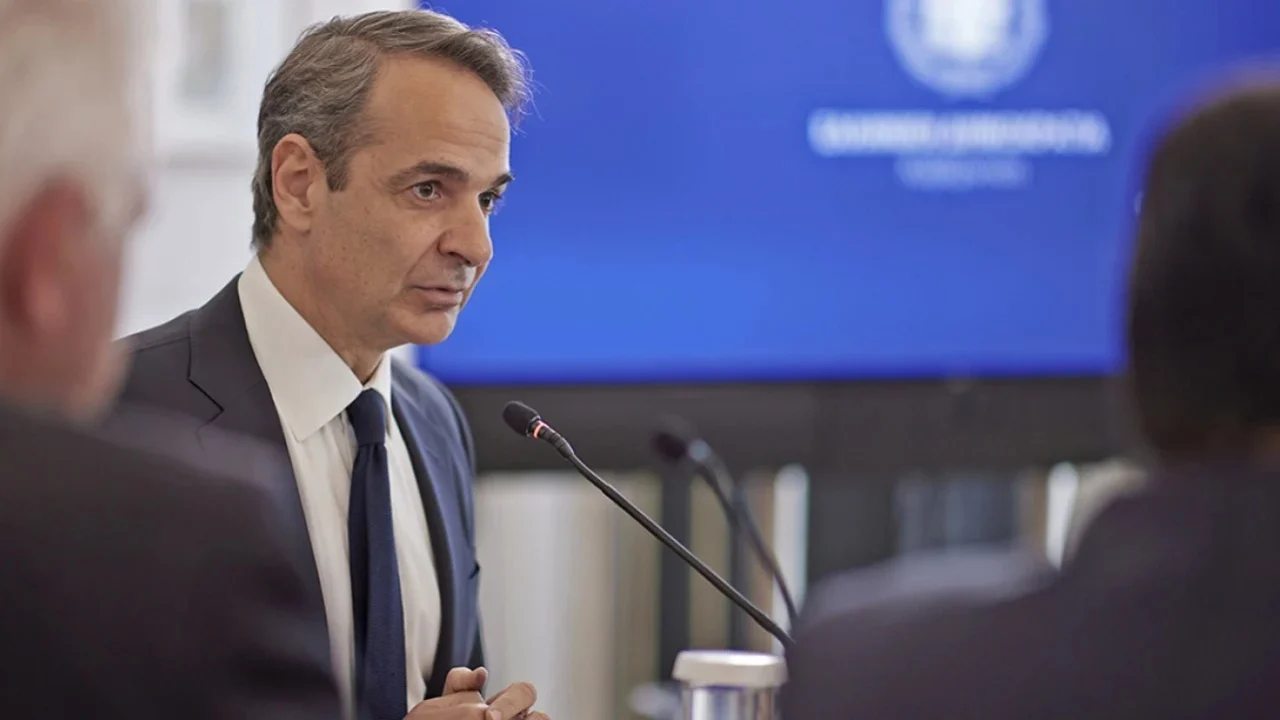 Mitsotakis zëvendëson shumicën e kabinetit të tij pas rezultateve të  dobëta në zgjedhjet e PE-së