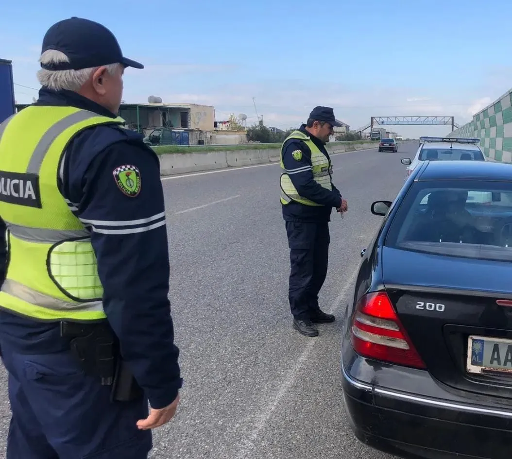Rrugorja pezullon 126 leje drejtimi dhe arrestohen 35 shoferë!