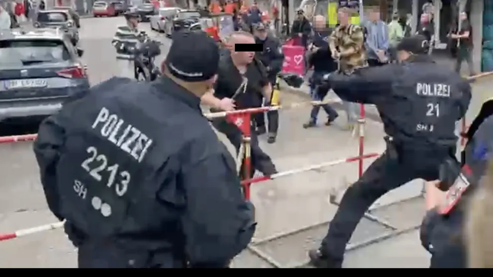 Hamburg/Një person me sëpatë sulmon tifozët holandezë, qëllohet nga policia
