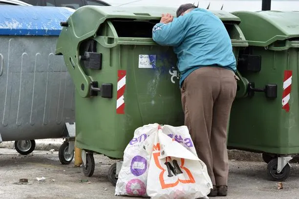 Gjysma popullsisë së Shqipërisë në rrezik varfërie