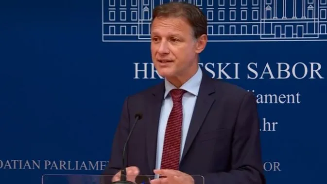 Plas skandal politik në Kroaci/ Kryetari i Kuvendit mori djalin e tij në avionin qeveritar për ndeshjen kundër Spanjës! Nis hetimi