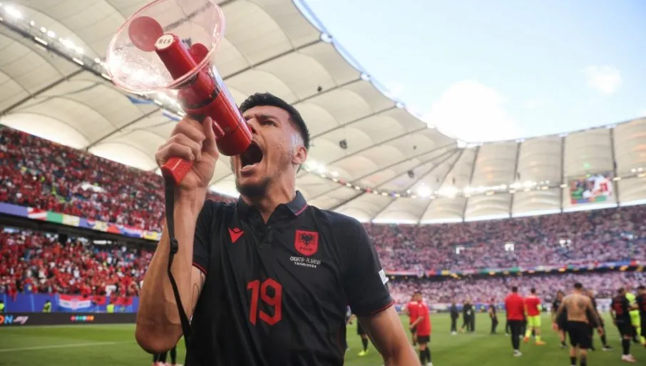 Euro24/ Serbët ankohen te UEFA për Mirlind Dakun