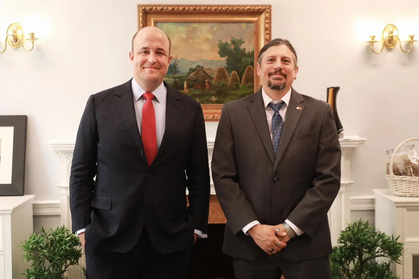 Ambasada e SHBA njofton për vizitën e zyrtarit të lartë: Riafirmim për mbështetjen e reformës në drejtësi dhe luftës kundër korrupsionit