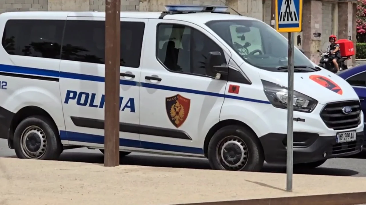 Durrës/ Plagosi me thikë efektivin , autori po lëvizte në rrugë me thikë në dorë, vuan nga probleme të shëndetit mendor