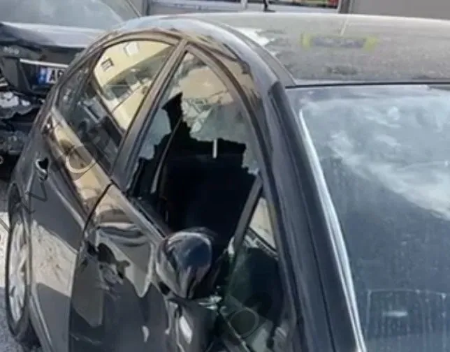 Tiranë/ 21-vjeçari humb kontrollin e mjetit dhe përplas 28-vjeçaren