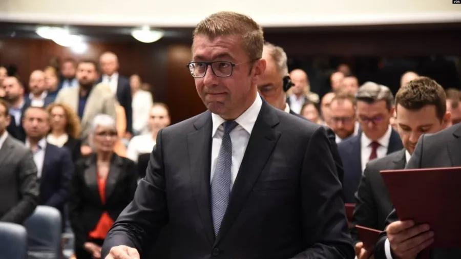Miratohet qeveria e Mickovskit, koalicioni shqiptar do të drejtojë 6 ministri
