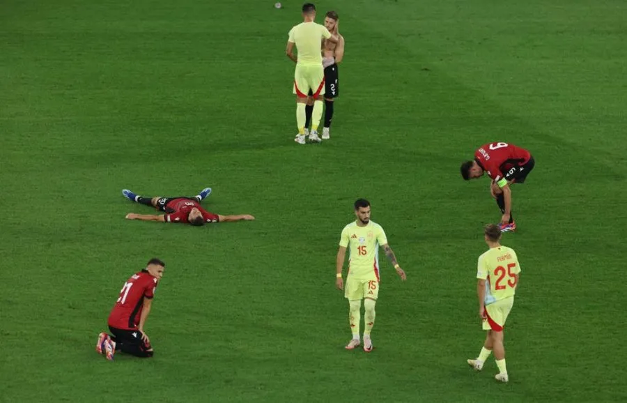 Ndalon  rrugëtimi i Shqipërisë në “Euro 2024” me kokën lart