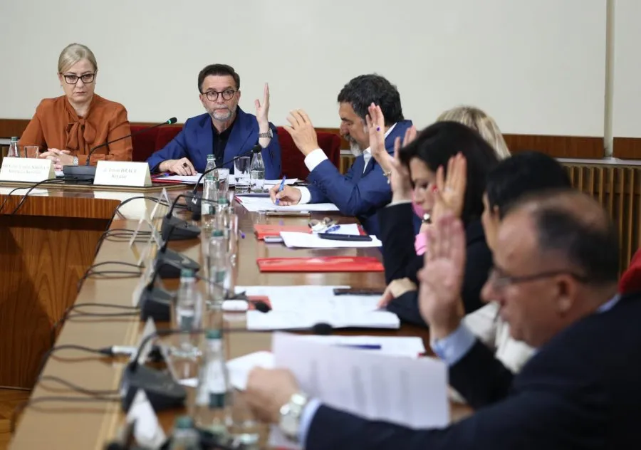 Mblidhet Komisioni i ‘Censurës’ nga Rilindja, opozita bojkoton