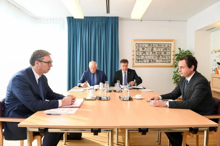 Borrell dhe Lajçak dështojnë të ulin Kurtin dhe Vuçiç në tavolinën e dialogut!