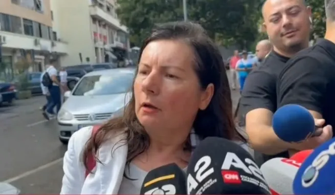 Mjekja e ” Onkologjikut” Alketa Pere përplaset me gazetarët: S’kam koment, jam e pafajshme