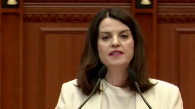 Ministrja e Shëndetësisë në interpelancë: Ndëshkim ligjor dhe moral! Shpërthen opozita, Bardhi: Jep dorëheqjen!