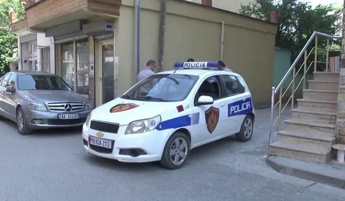Gjirokastër/ Aksidentohet makina e policisë, dëmtohet rëndë efektivi