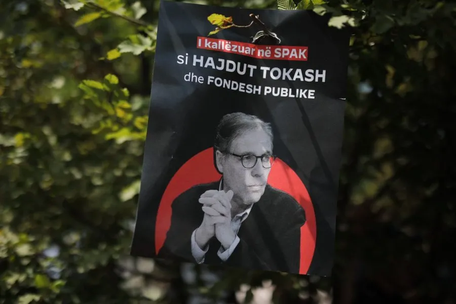 Protesruesit identifikojnë  Bolinon si hajdut tokash dhe fondesh publike