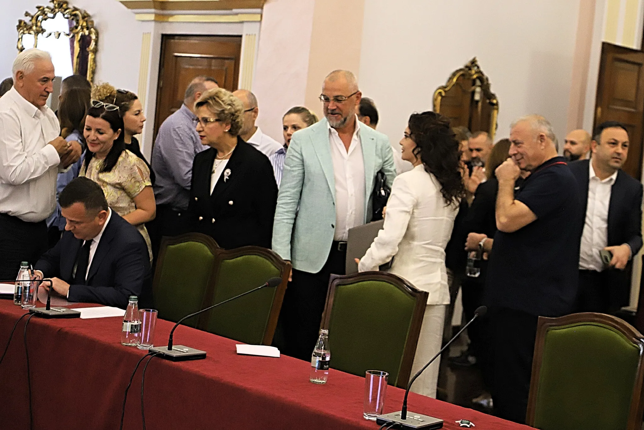 Deputetët firmosin në mbështetje të Spiropalit për kryetare të Kuvendit