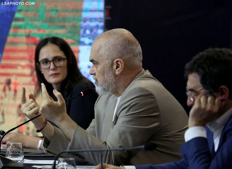 Në 4 vite në Shqipëri janë grabitur nga sistemi 19 miliardë euro; në Rusi, në 24 vite 200 miliardë euro