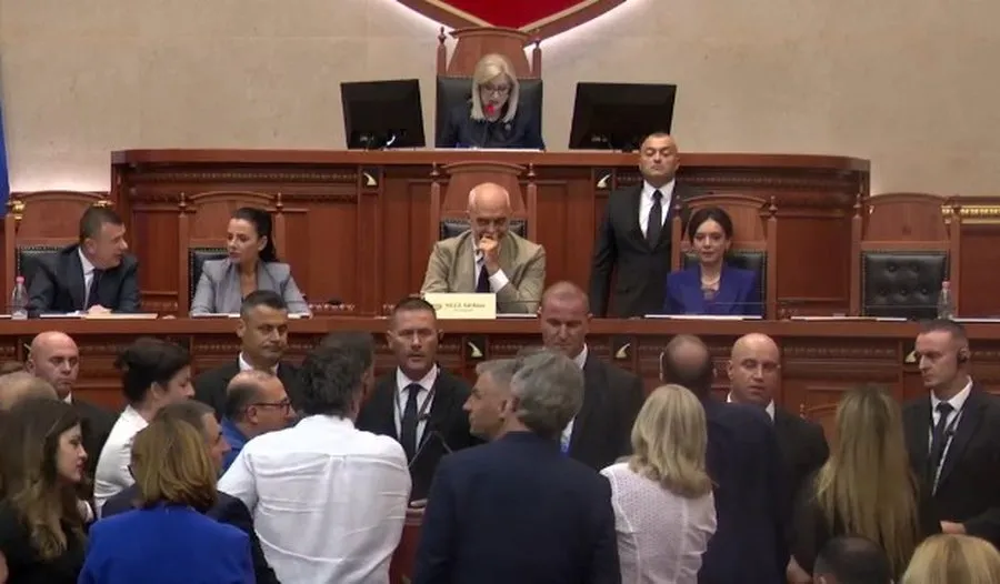 Ikin Peleshi dhe Mete, Balla ministër për Marrëdhëniet me Parlamentin